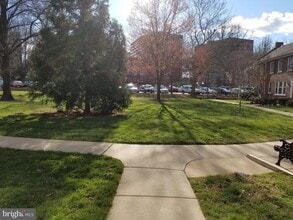 Building Photo - 1735 N Troy St