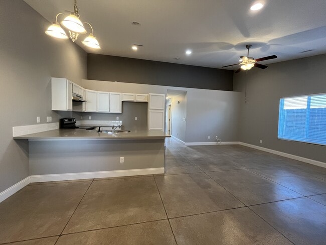 Building Photo - 5326 Hillside136