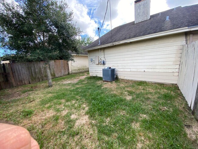 Foto del edificio - 7706 Gladys Ave