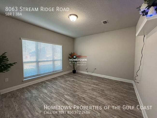 Building Photo - Spacious 5-Bedroom Retreat with 3 Luxuriou...