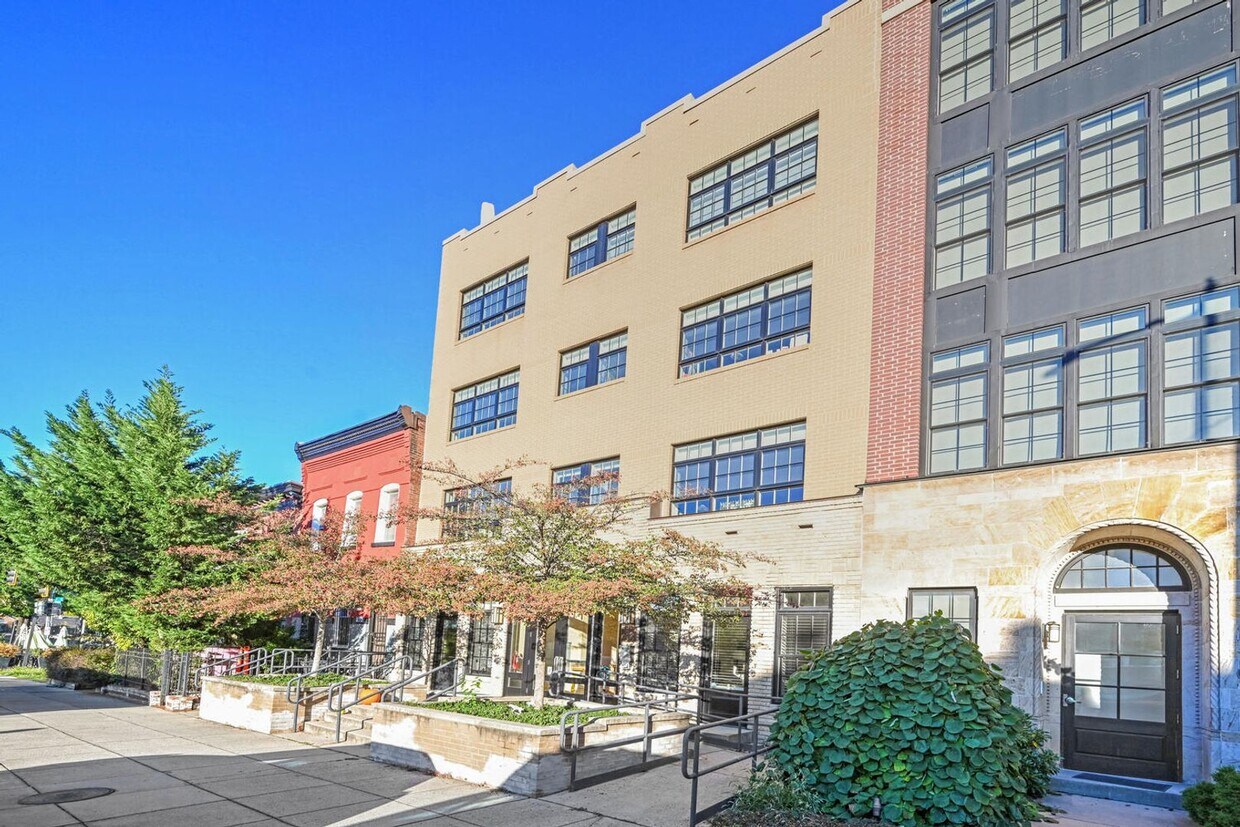 Primary Photo - Logan Circle 4-Level Condo w/ Private Roof...