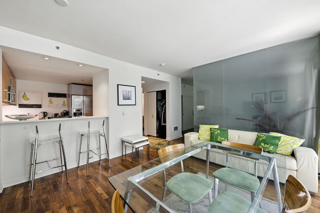 Foto del edificio - 555 4th St