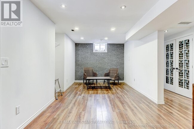 Building Photo - 6 Amberview Dr