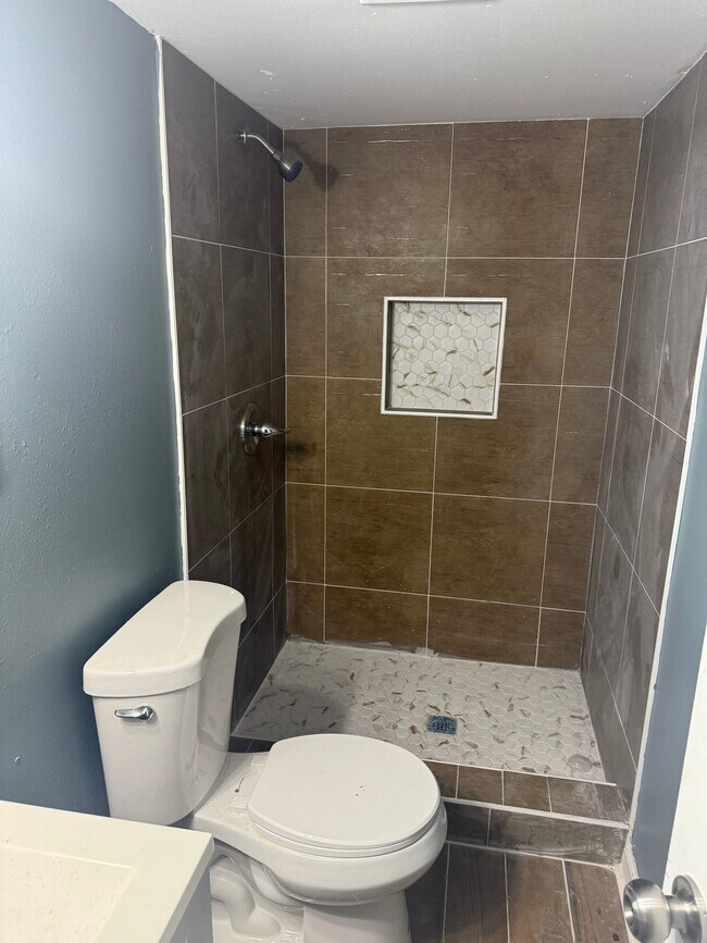 Foto del edificio - 4936 Lonely Oak Dr