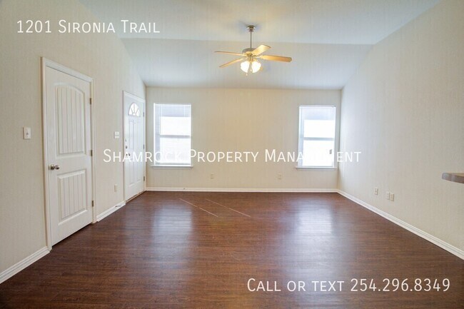 Building Photo - Great Location along Highway 84