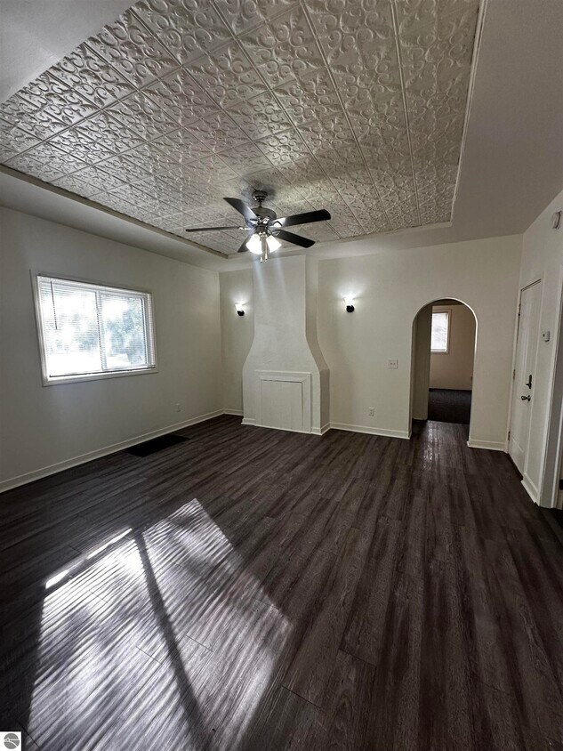 Foto principal - 315 E Bellows St