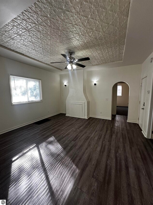 Primary Photo - 315 E Bellows St
