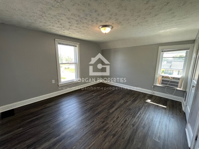 Building Photo - 1403 W Memorial Dr