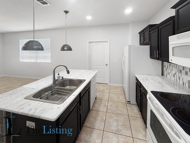 Building Photo - 11174 Savannah Landing Cir