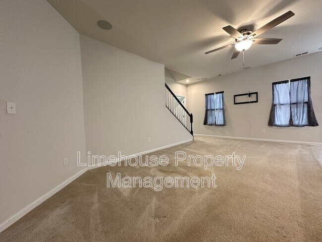 Building Photo - 616 Combs Ln