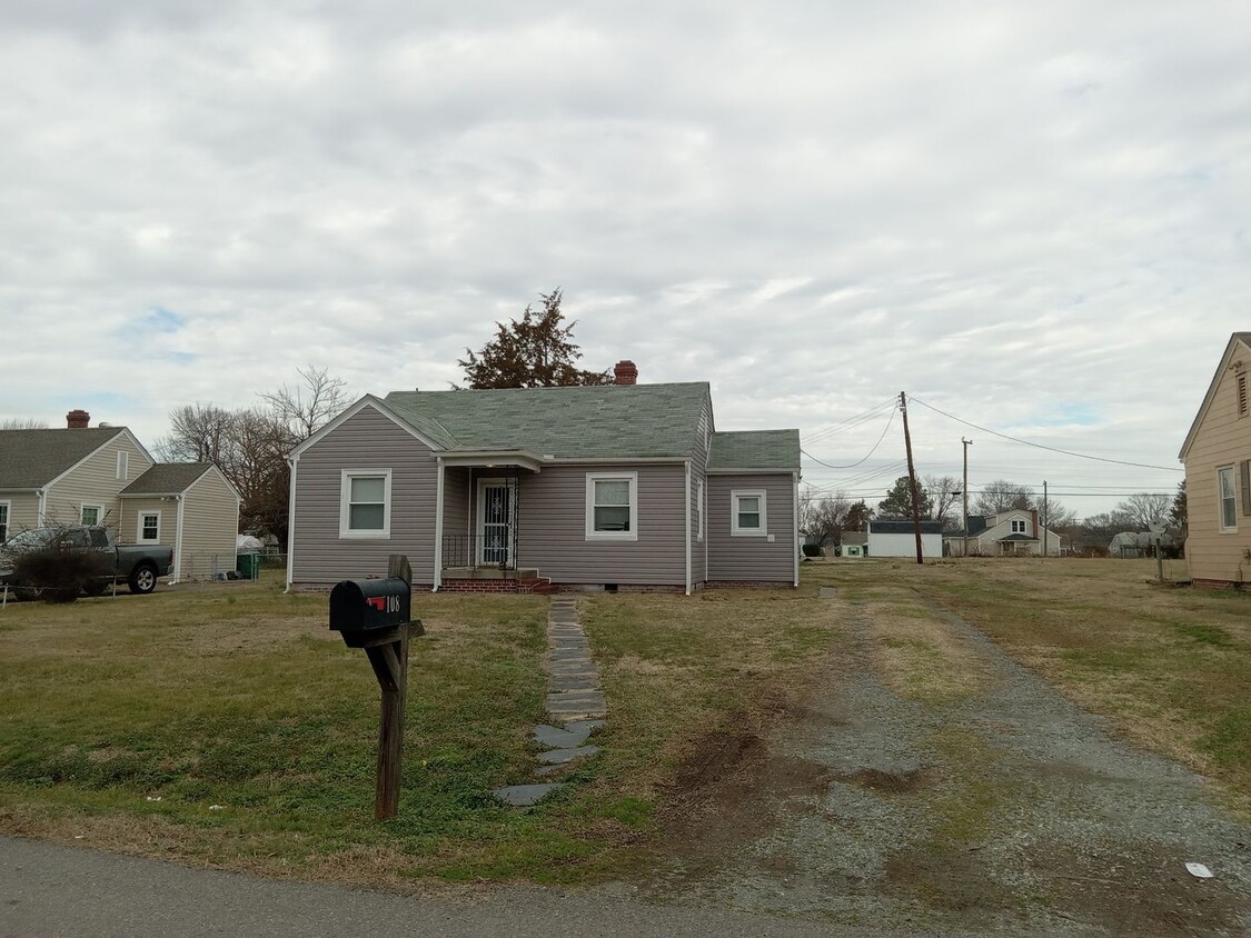 Building Photo - Henrico East