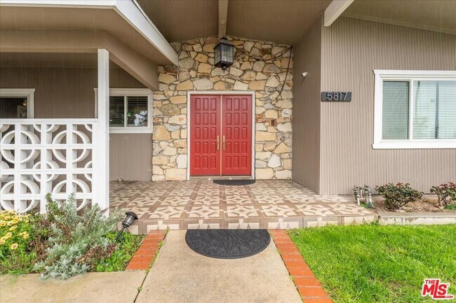 Building Photo - 5817 Lockhurst Dr