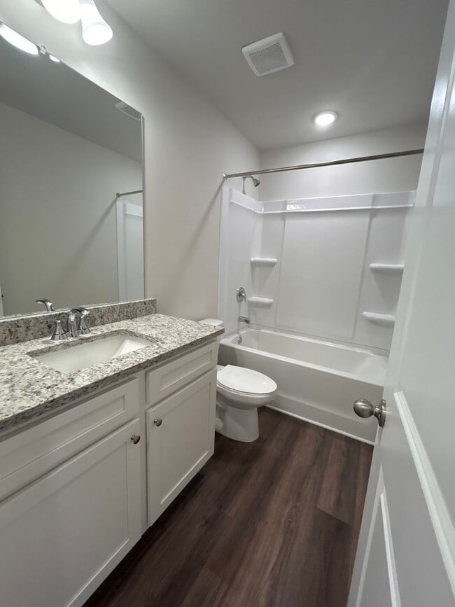 Building Photo - Townhome