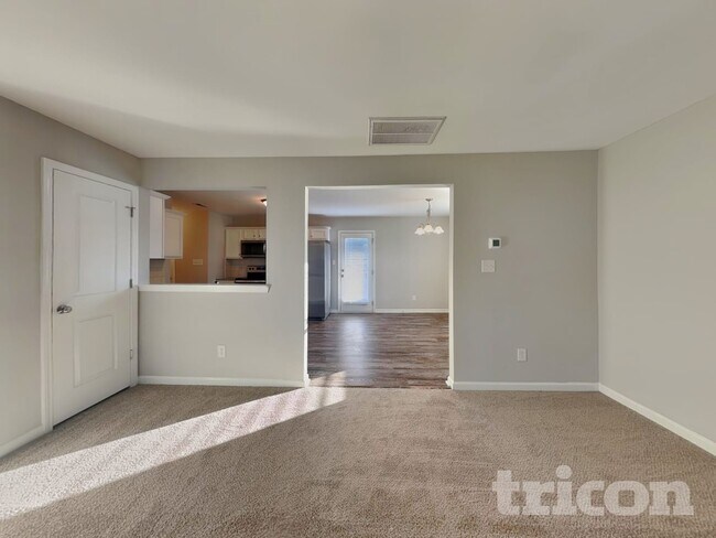 Foto del edificio - 147 Cattail Ln