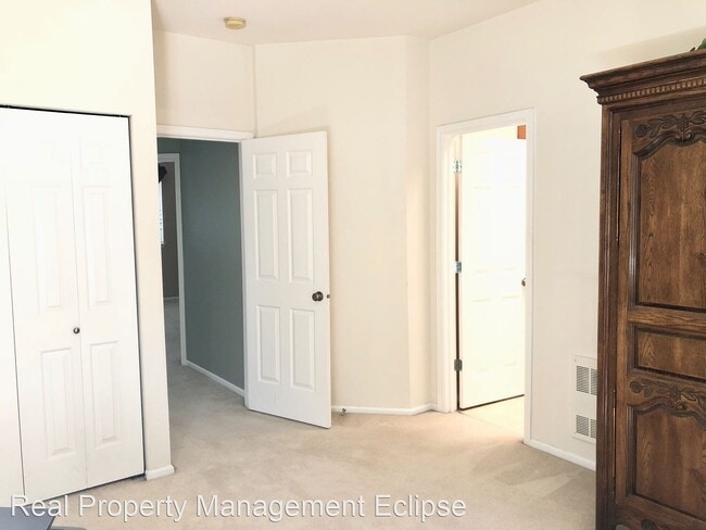 Building Photo - 2 br, 2.5 bath House - 5001 Davis PL S Unit E