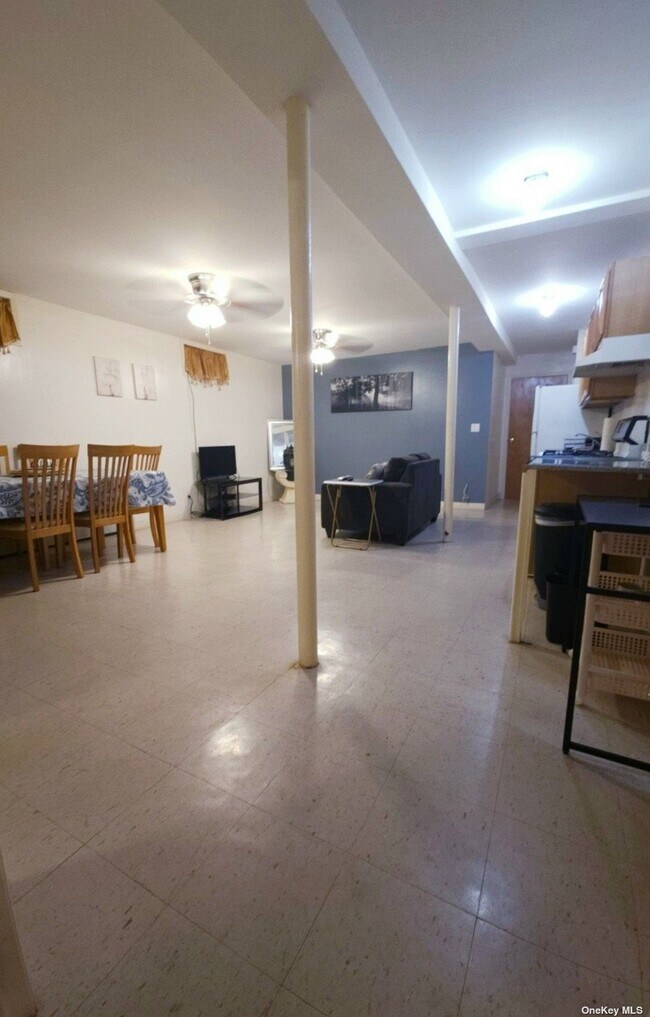 Foto del edificio - 1296 E 55th St