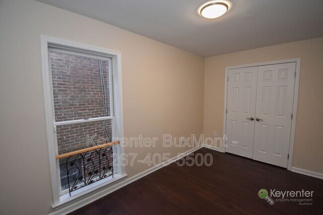 Foto del edificio - 4 W Oakland Ave