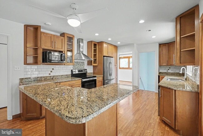 Building Photo - 604 Yeonas Dr SW