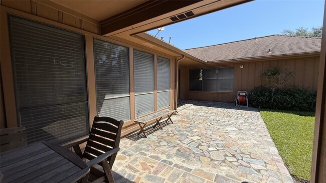 Foto del edificio - 11527 Cedar Creek Dr
