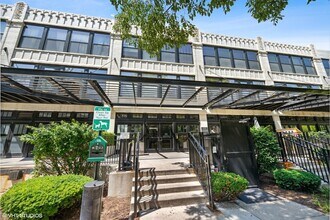 Building Photo - 1000 W 15th St