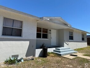 Building Photo - 1780 Tee Dee Ln
