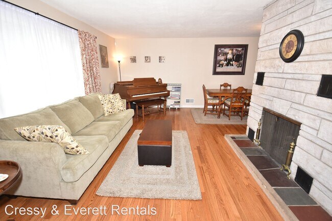 Building Photo - 3 br, 1.5 bath House - 110 N Greenlawn Ave