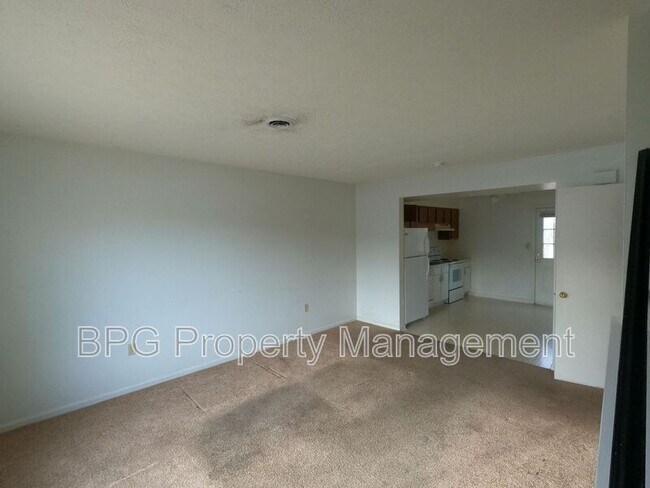 Foto del edificio - 605 Hamlet Ave