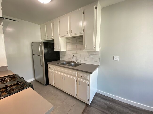 Building Photo - 3723 Mentone Ave