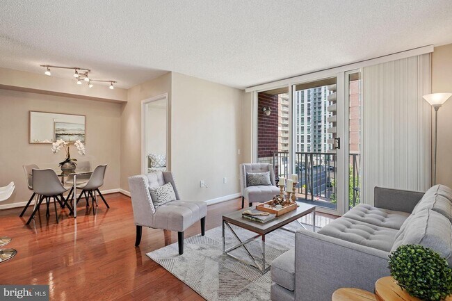 Building Photo - 880 N Pollard St