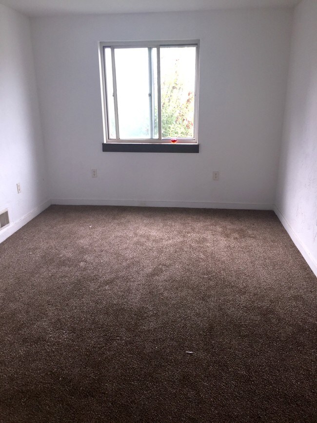 Building Photo - 705 Lorenz Ave