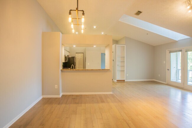 Foto del edificio - Lovely 2 BR/2 BA Condo in Germantown!