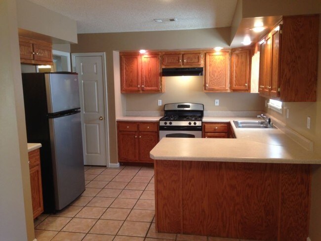 Building Photo - Sapcious Executive Home in a PRIME Location!