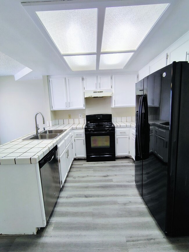 Foto del edificio - The Lakes Single Story!