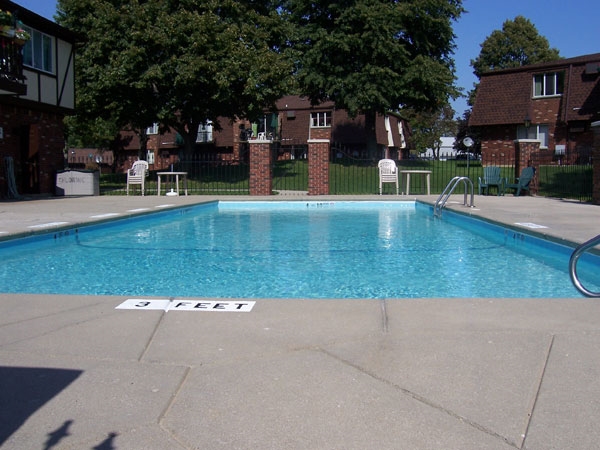 Pool - Sunset Court Apartments