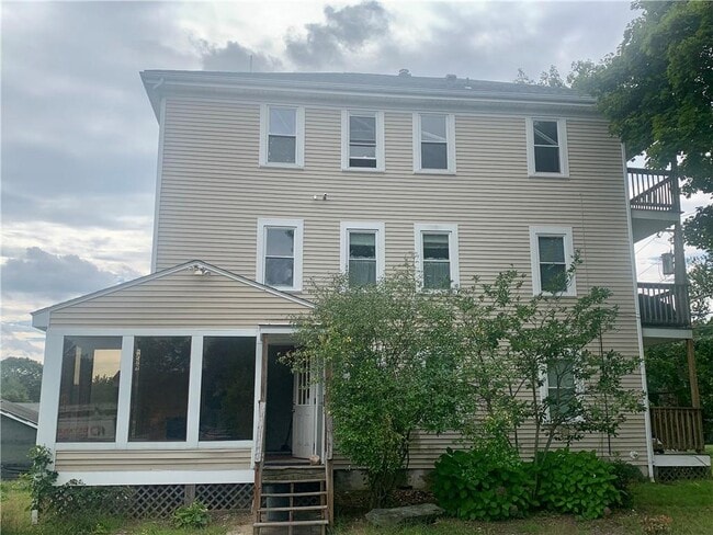 Foto del edificio - 80 Sayles Hill Rd