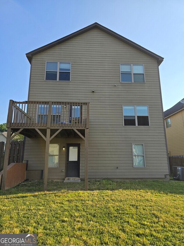 Building Photo - 744 Effendi Pl