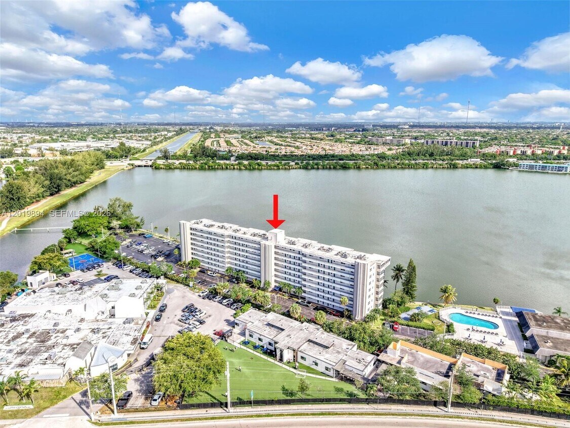 Building Photo - 1075 NE Miami Gardens Dr