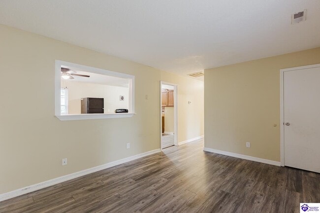 Building Photo - 150 Airview Dr