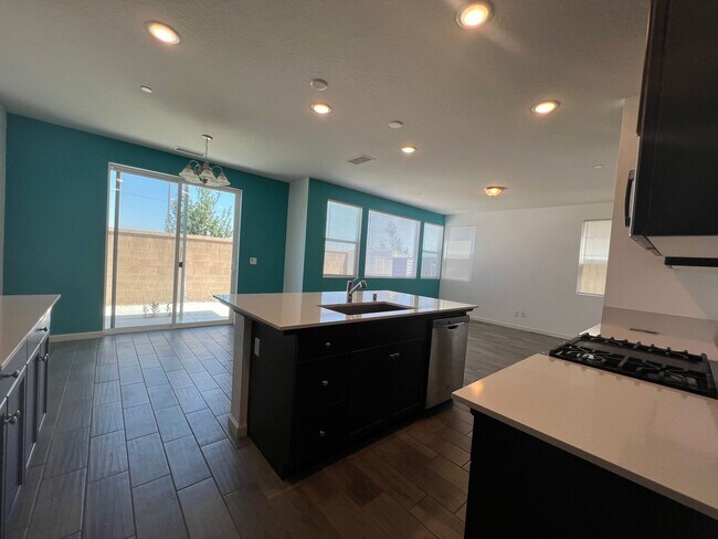Foto del edificio - modern 3-bedroom, 2.5-bathroom home locate...