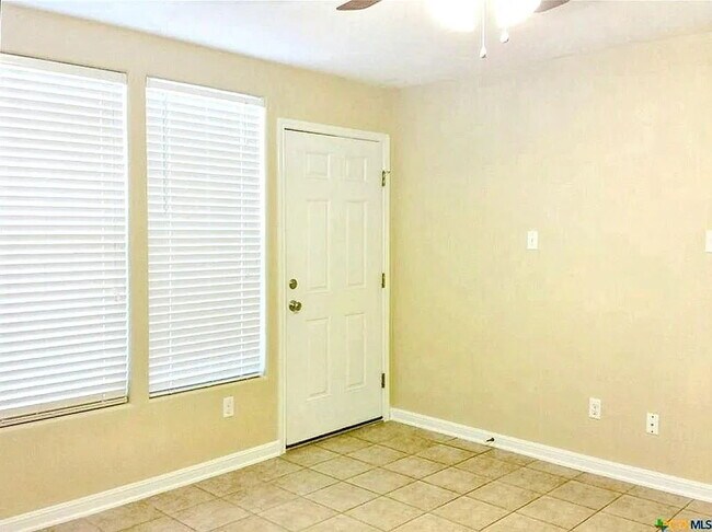 Building Photo - 112 Rush Haven
