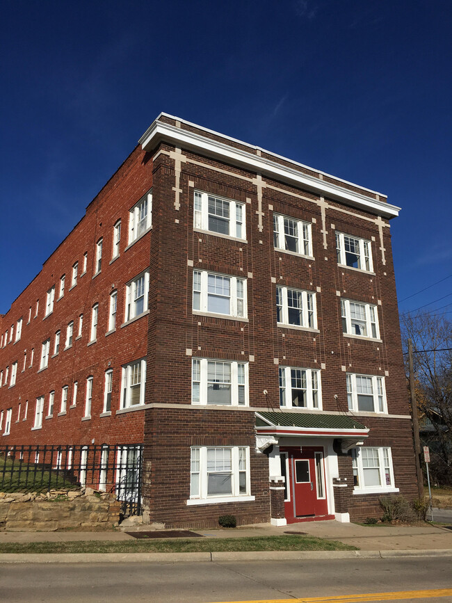 Building Photo - 215 W Fairview St