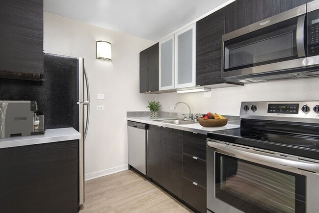 1BR-JR/1BA Kitchen - 55 W. Chestnut