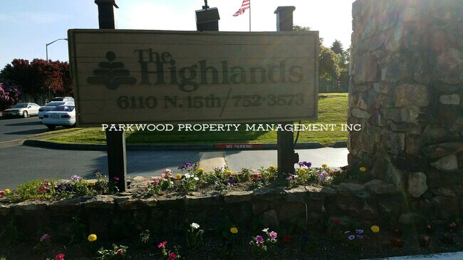 Building Photo - 2 Bedroom, North Tacoma, $1595 + $100 w/s/g = $1695.00, upper floor apartment