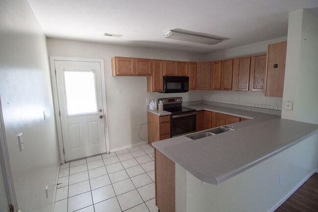 Building Photo - 3311 Dove Dr