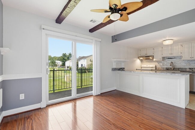 Building Photo - 1042B Margate Ct