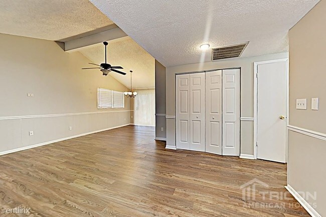 Building Photo - 520 Avocado Cir