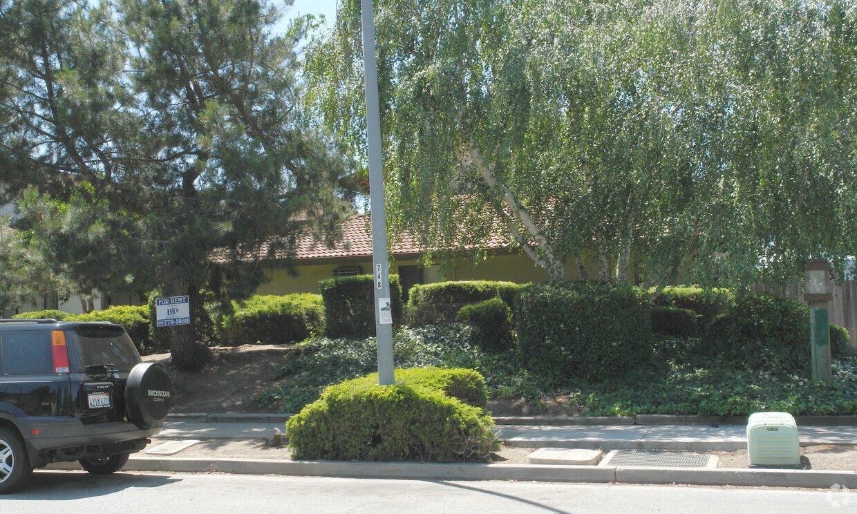Building Photo - 16725 Barnell Ave