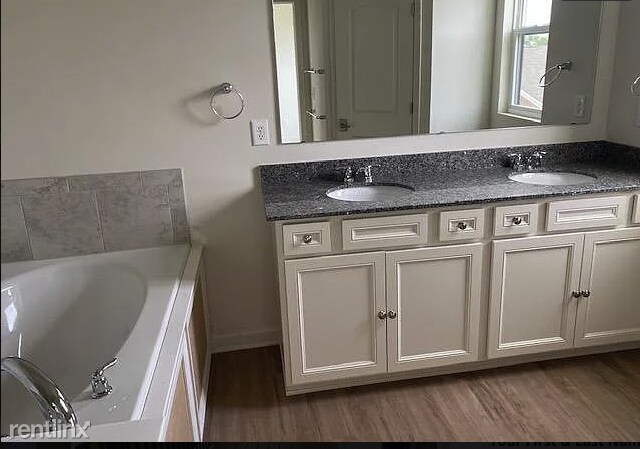 Foto del edificio - 3 br, 2.5 bath Townhome - 9739 Junction St...