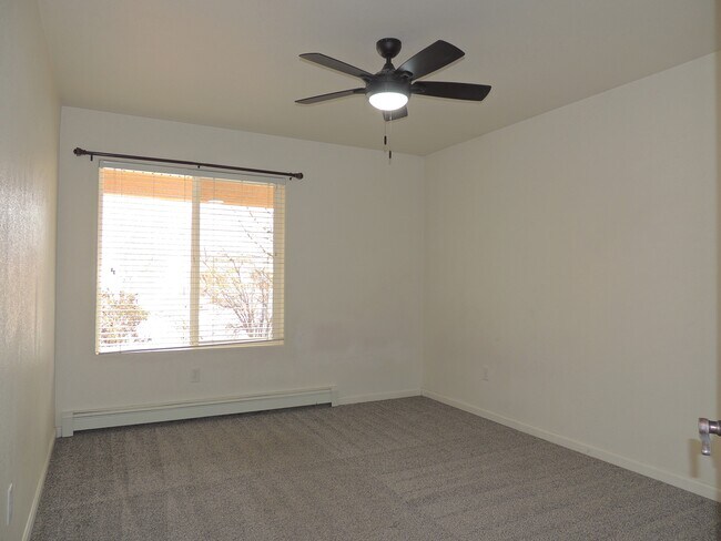 Building Photo - 411 Chert Dr