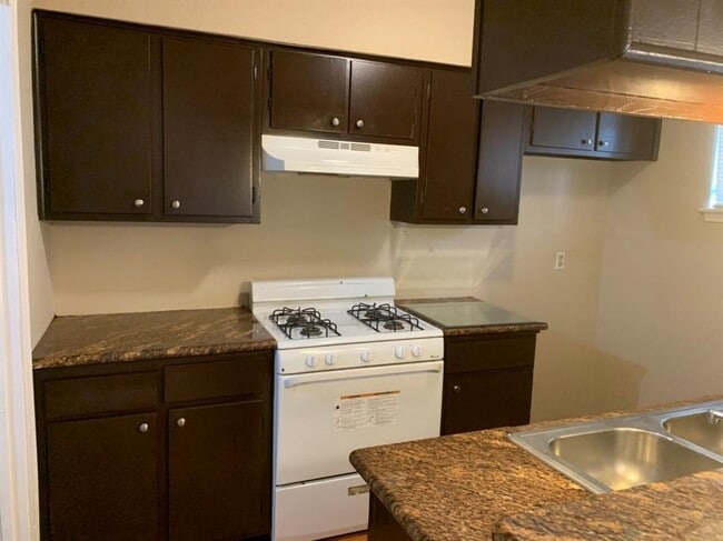 Building Photo - 4122 Boynton Dr